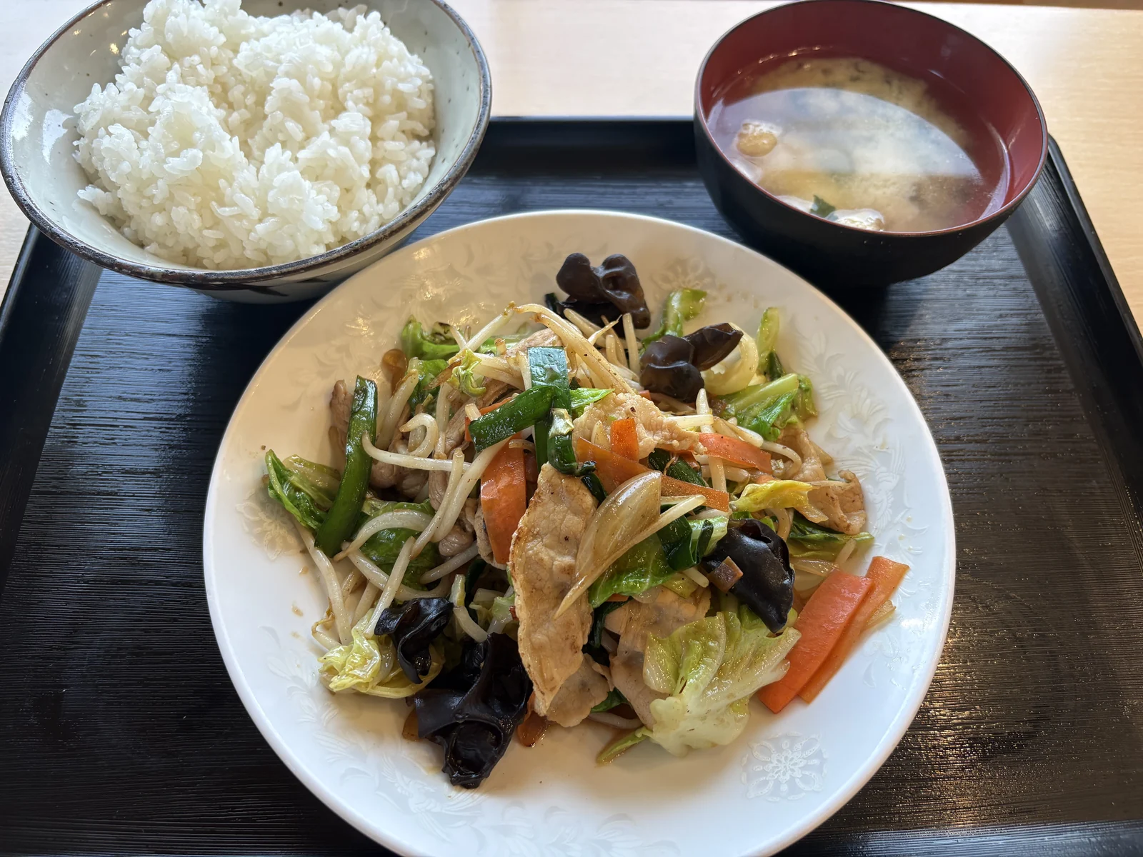 高砂食堂の肉野菜炒め定食